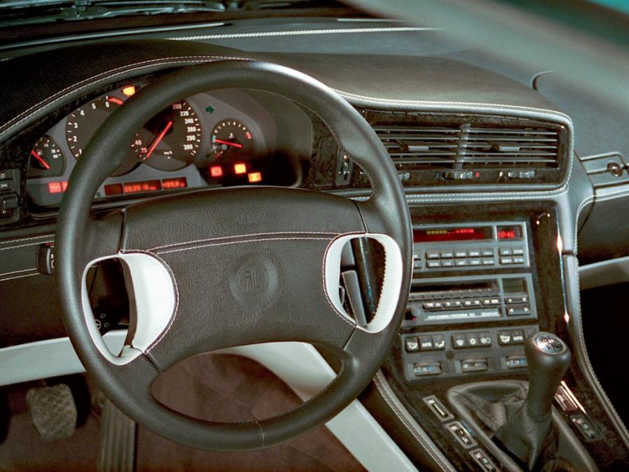 Торпедо Volga V12 Coupe 2001 года  (фото 17 из 24)